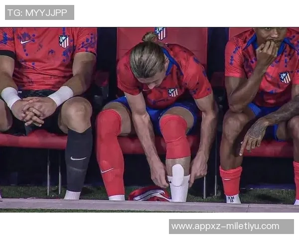 英媒称曼联计划冬窗引援中场加拉格尔内维斯戈麦斯成热门人选